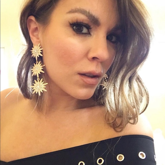 Meet Your Posher Haili - Picture 2 of 2